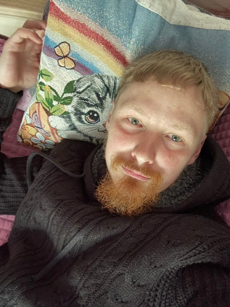  54028137  Vladimir, 32 ,    