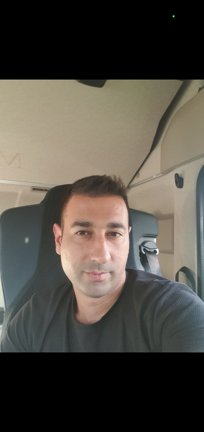  48518727  Nihat, 37 ,    -