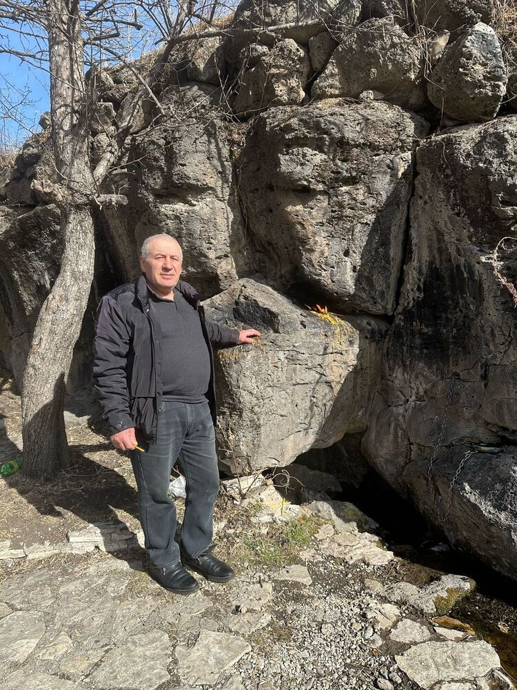  53271297  Yaroslav, 65 ,    