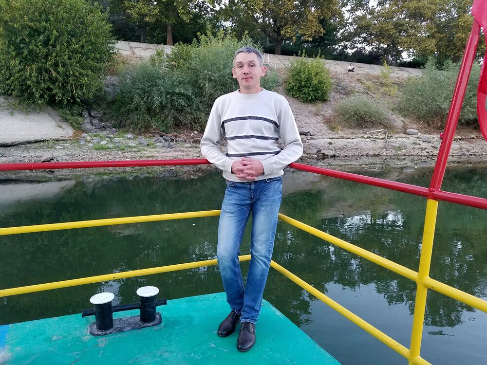  48401627  Nikolai, 46 ,    