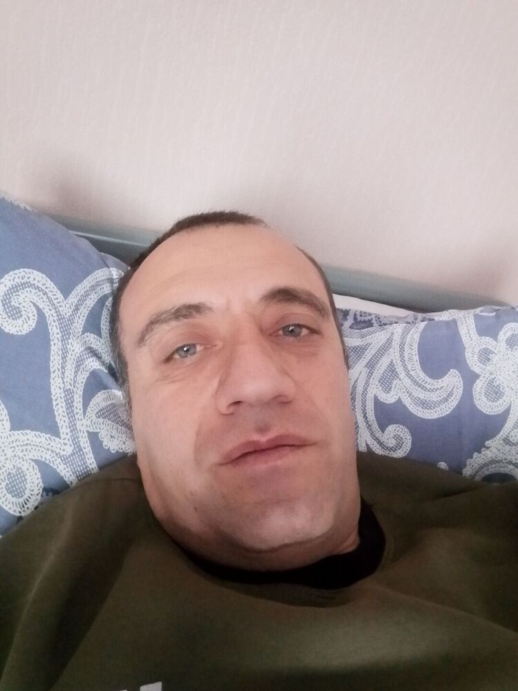  54063157  Grigor, 42 ,    