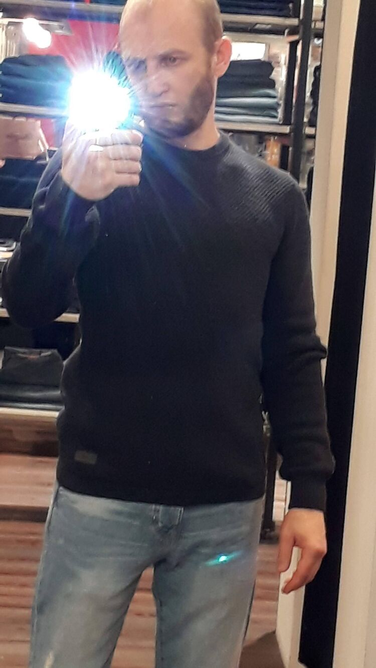  53589817  Vlad, 46 ,    