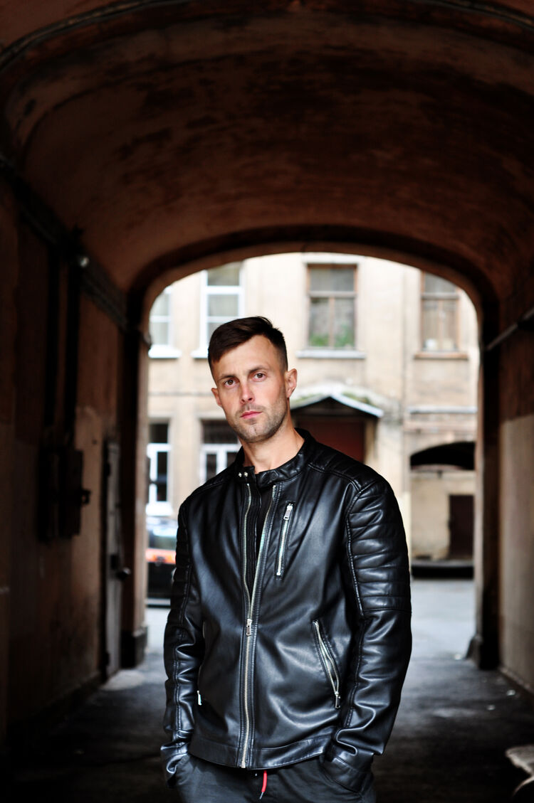  27524307  Artem, 38 ,    -