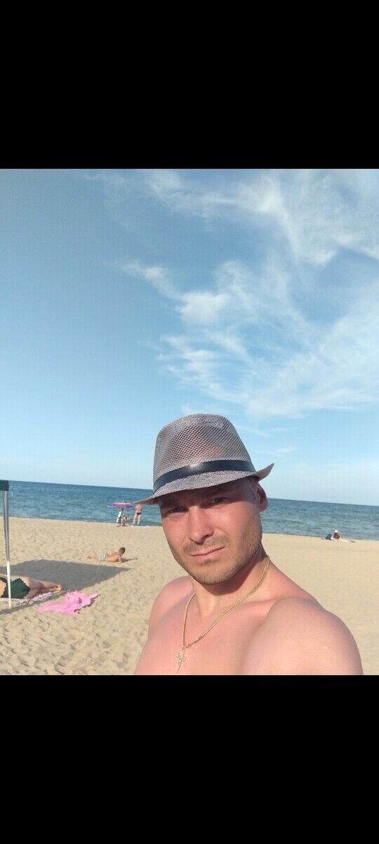  22257867  Igor, 37 ,    