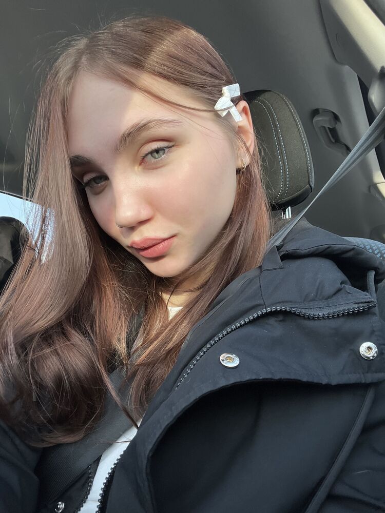  ,   Uliana, 24 ,   ,   , c , 