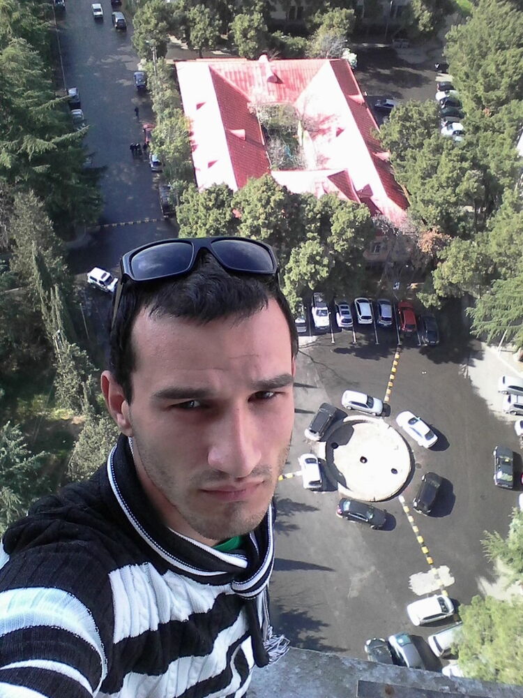  8526727  Irakli, 34 ,    