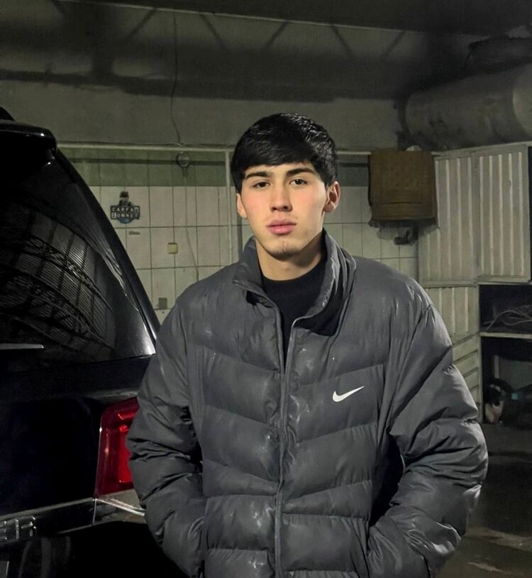  40257177  Pauk, 22 ,    