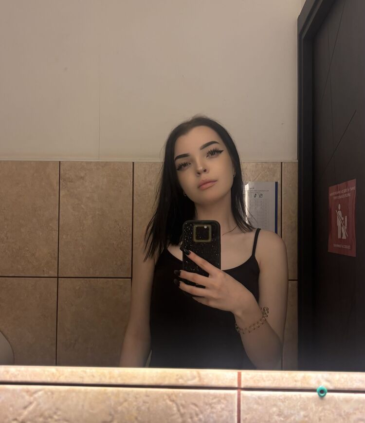  ,   Maria, 18 ,   ,   