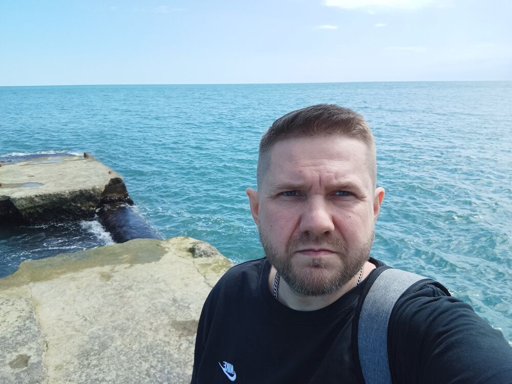  54327947  Artem, 41 ,    