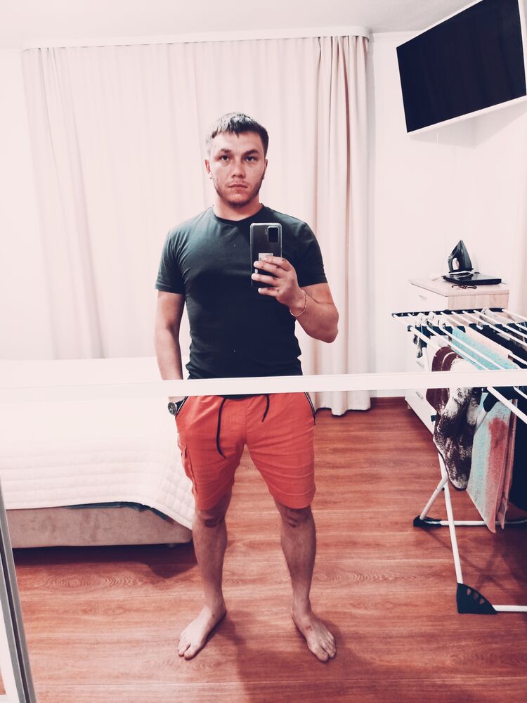  ,   Denis, 32 ,   ,   , c , 
