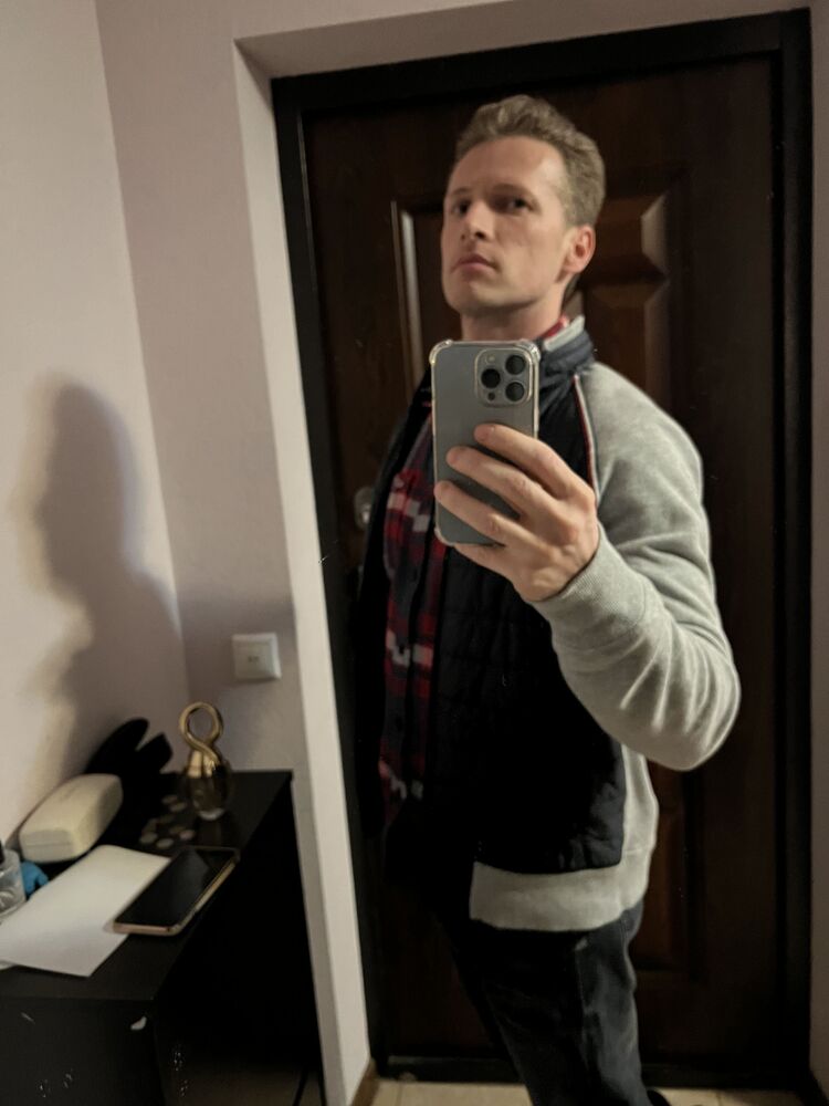  33227307  Vlad, 34 ,    