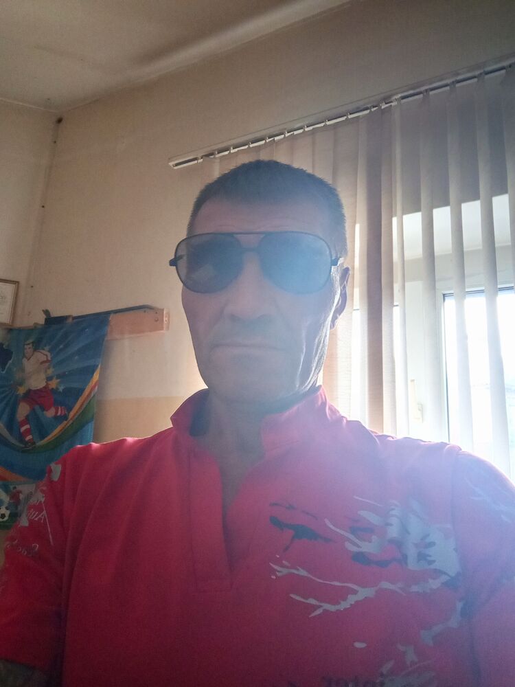  45674887  Mikhail, 52 ,     
