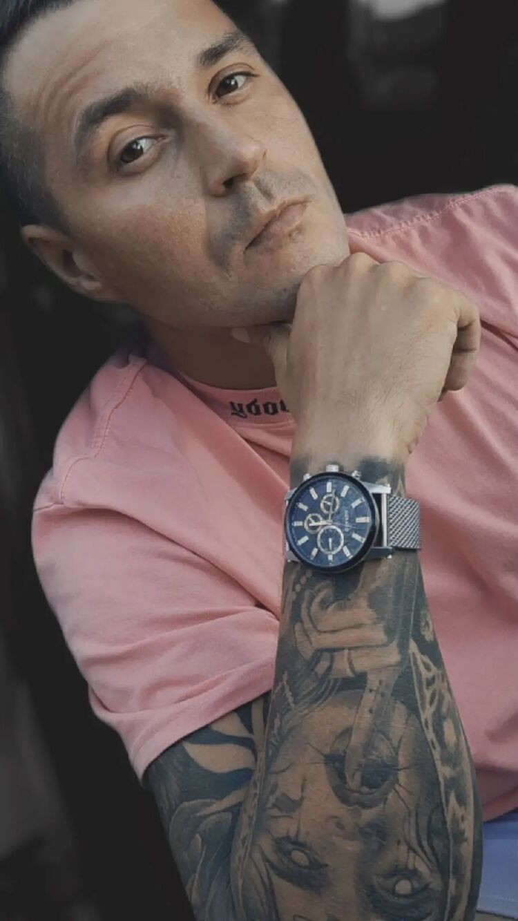  30521407  Denis, 37 ,    