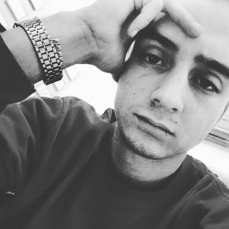  45776017  , 24 ,    