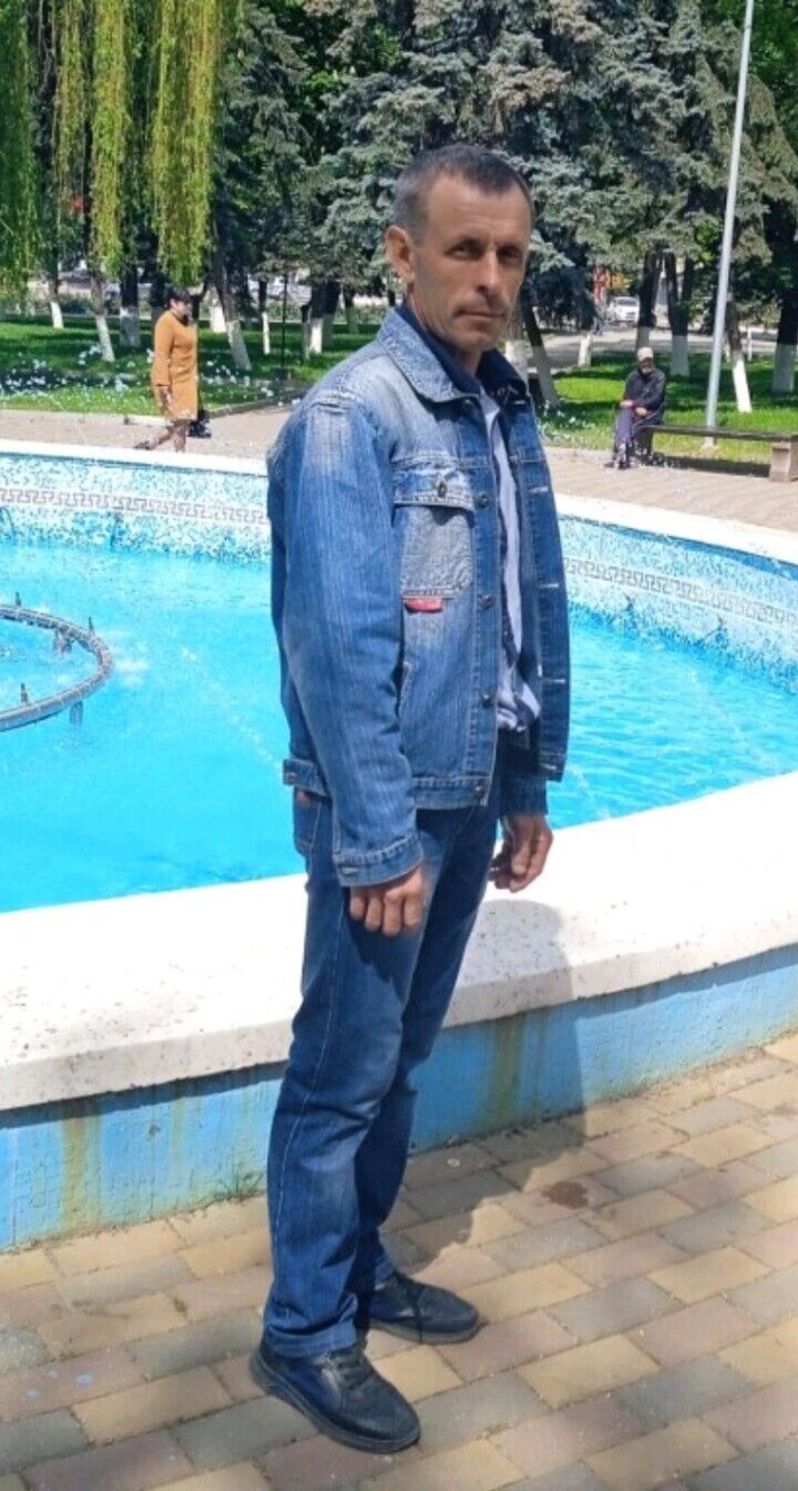  46573527  Andrei, 47 ,    