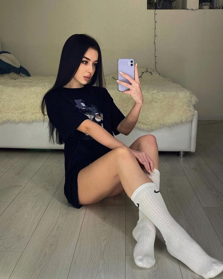  41602237  Milana, 25 ,    