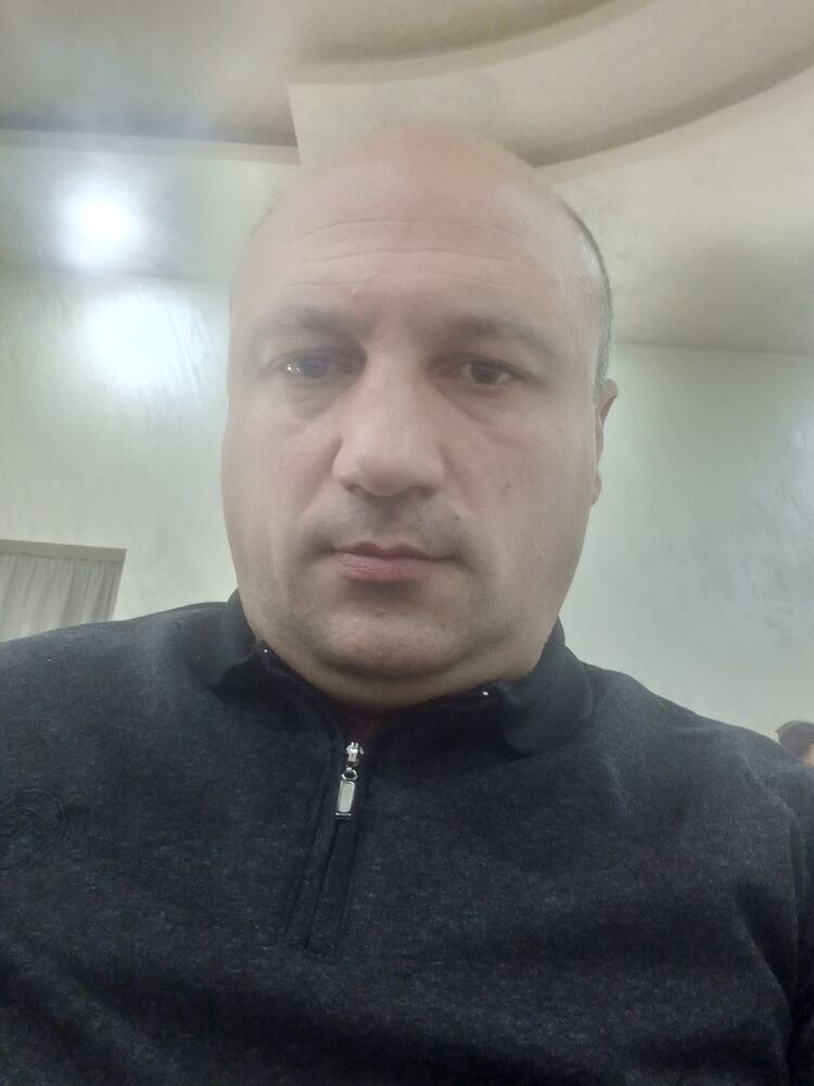 ,   Gagik, 48 ,   ,   