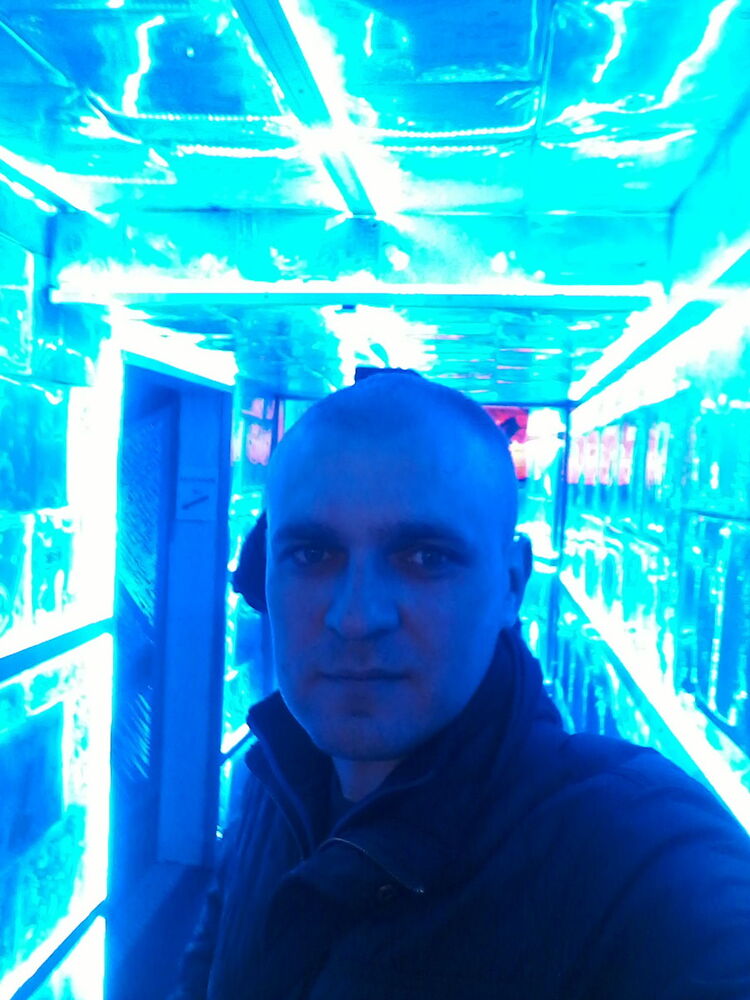  10516577  Pavel, 39 ,    