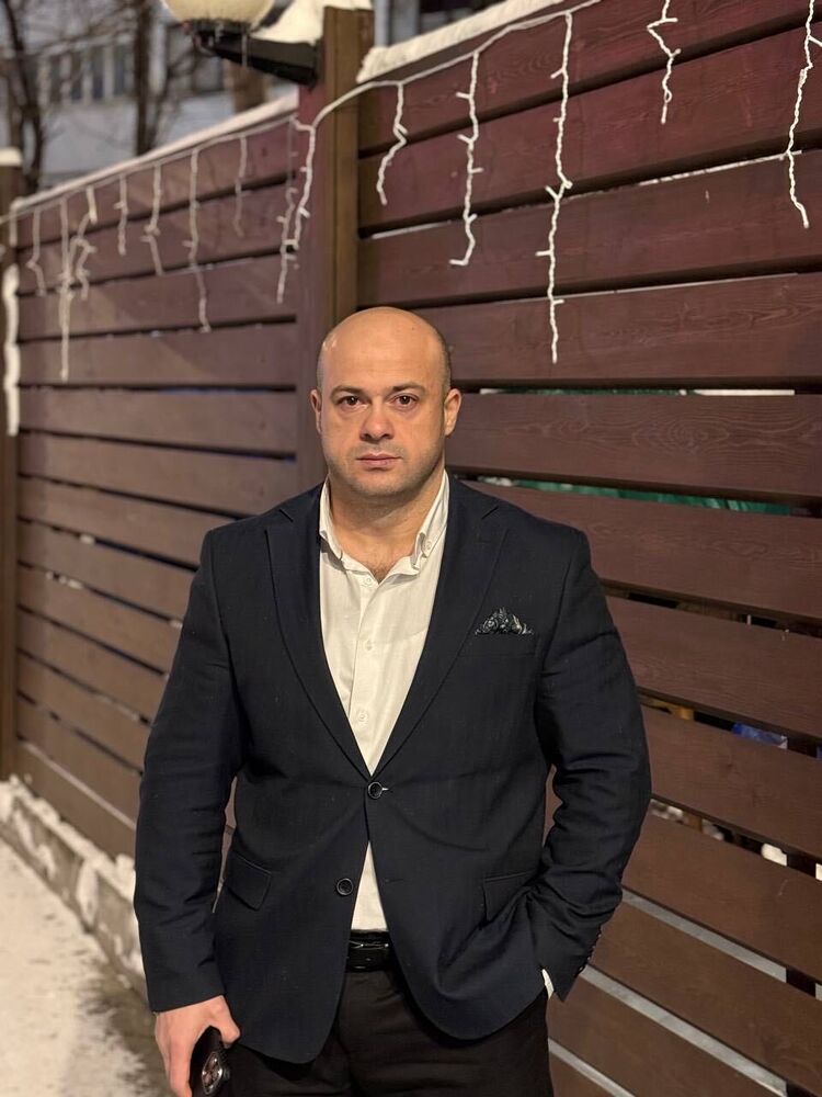  ,   Alik, 42 ,  