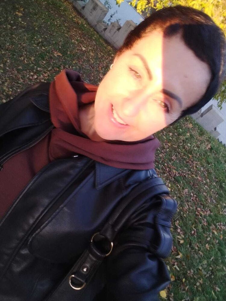  39881547  Elena, 44 ,    