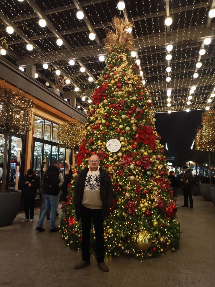  41124697  Arik, 56 ,    