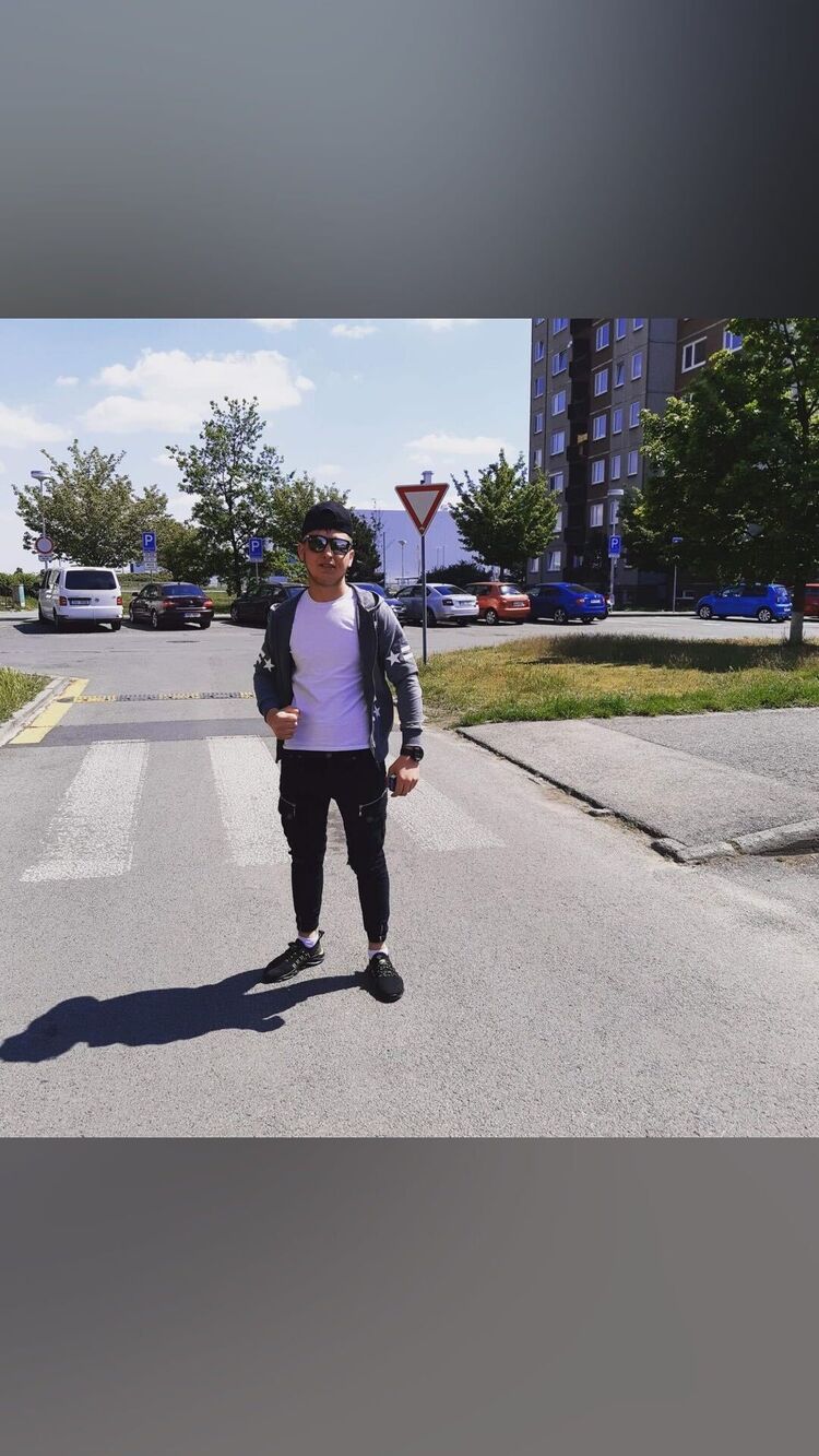  23057747  Dorin, 25 ,    Praha