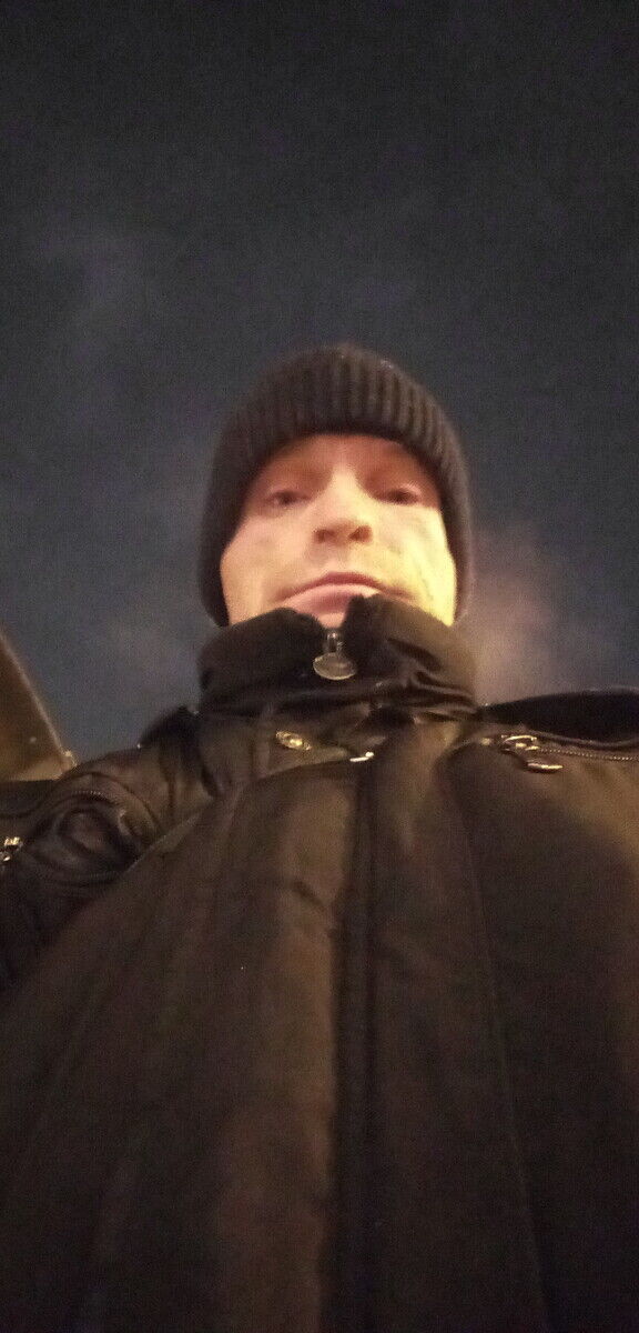  21893687  Aleksei, 49 ,    