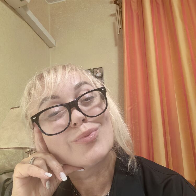  53069877  Elena, 56 ,    