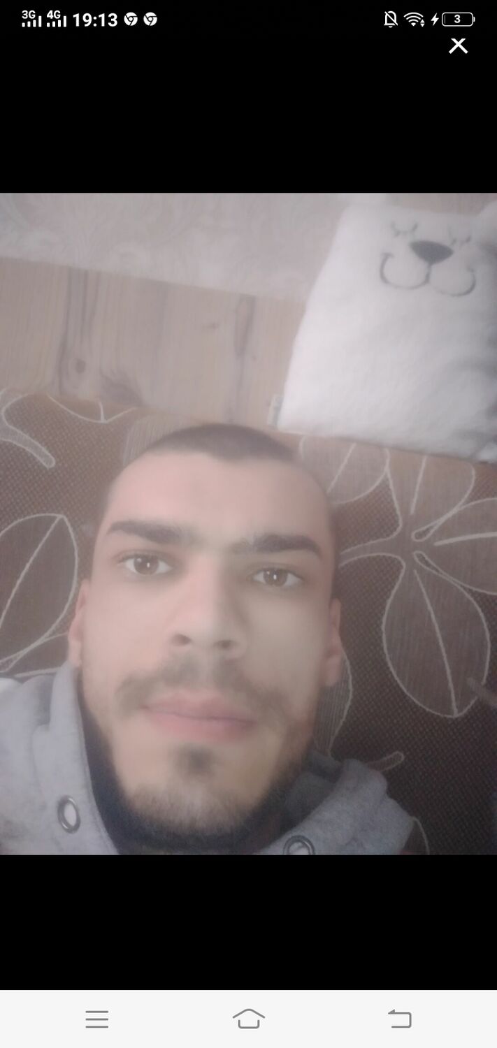  49717287  Robert, 28 ,    