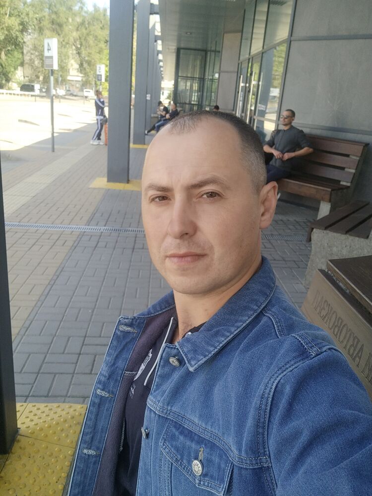  ,   Mikhail, 36 ,   ,   