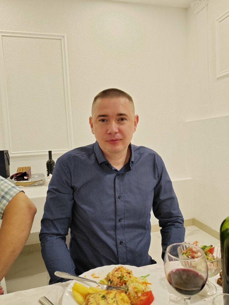  53362547  Andrei, 39 ,    