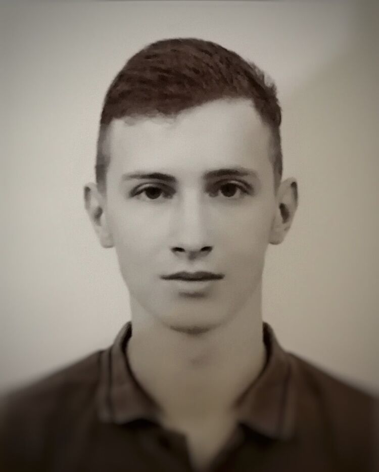  33892107  Roman, 23 ,     