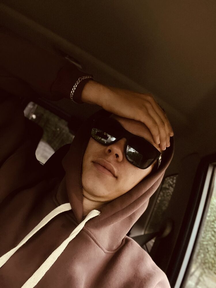  54099267  Denis, 18 ,    