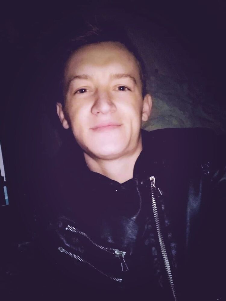  54129797  Octavian, 30 ,    