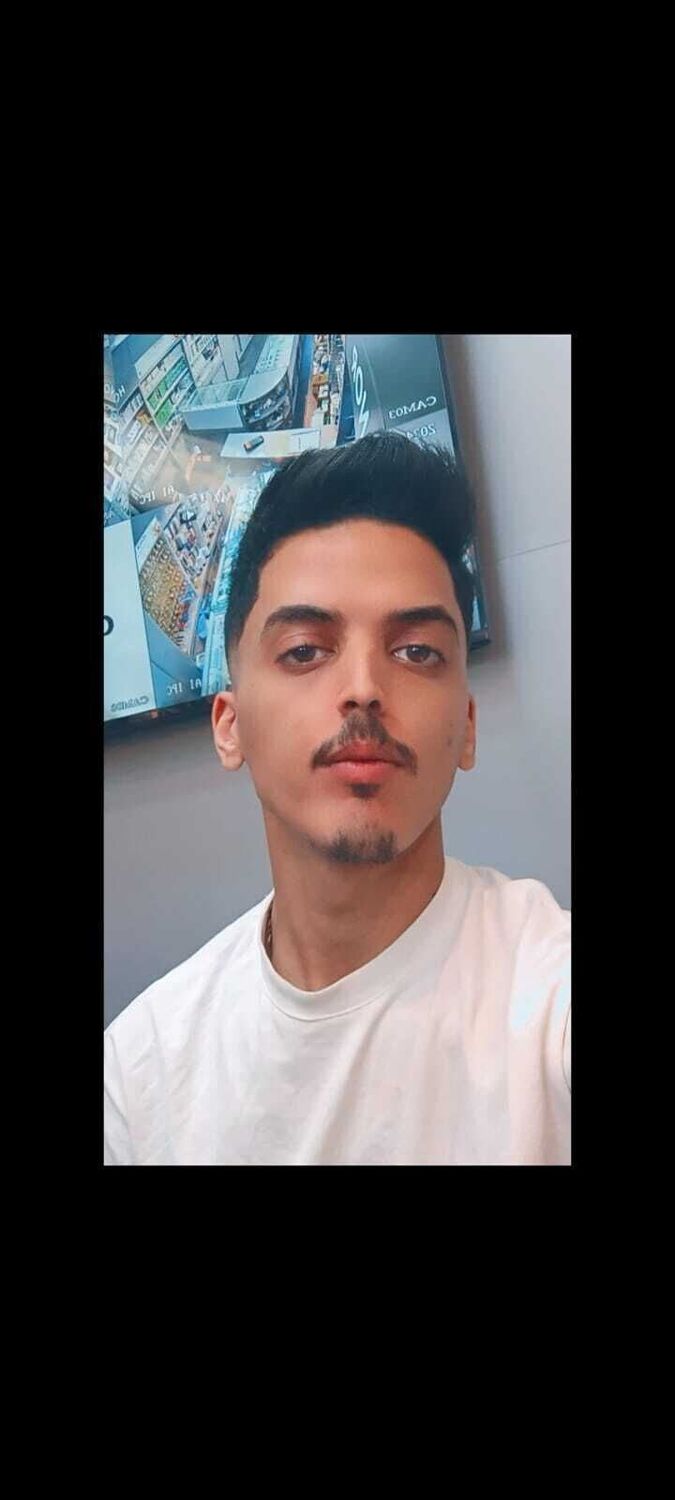  54383677  HUSSEIN, 24 ,    