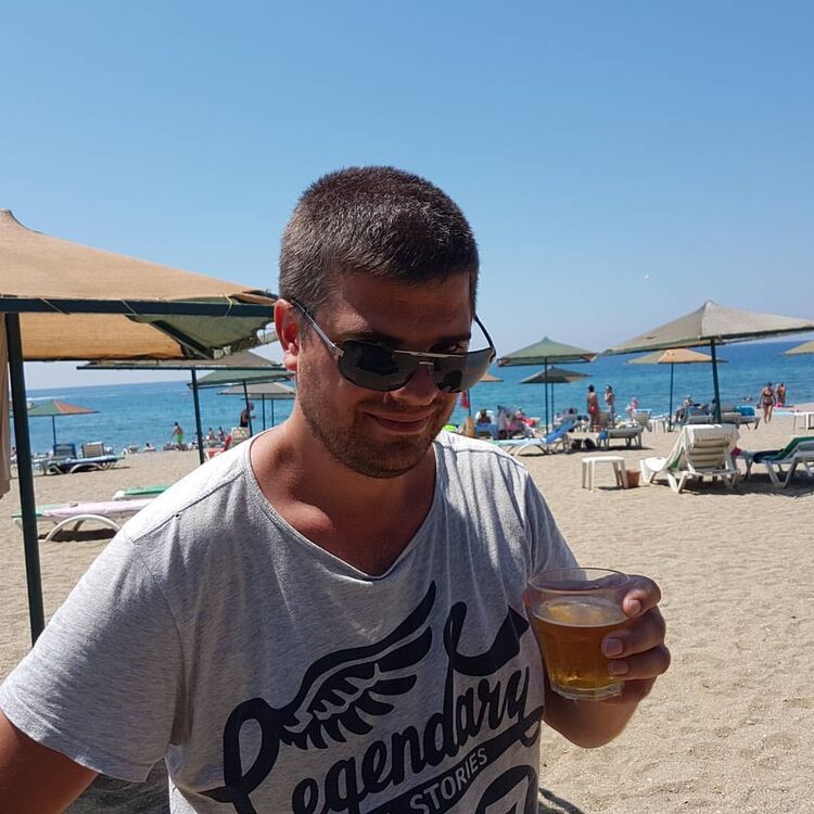  ,   Anton, 43 ,  
