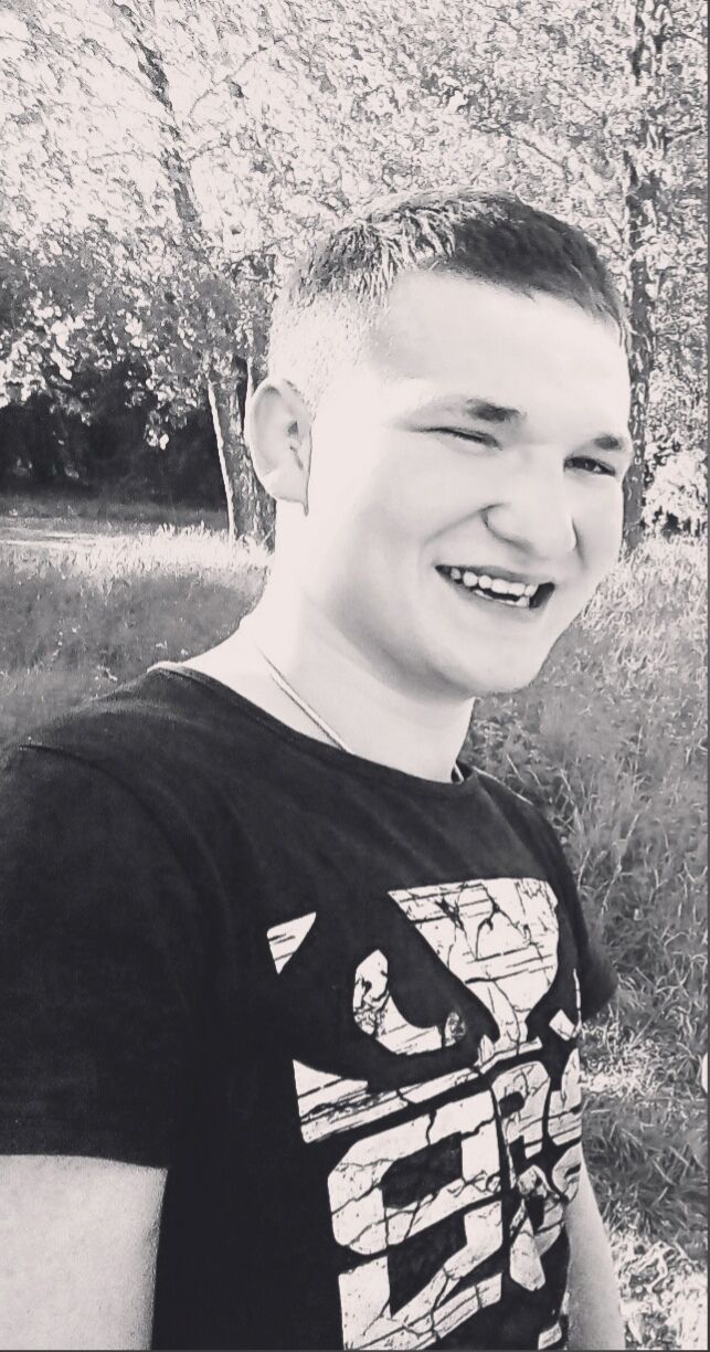  28900447  Denis, 27 ,    