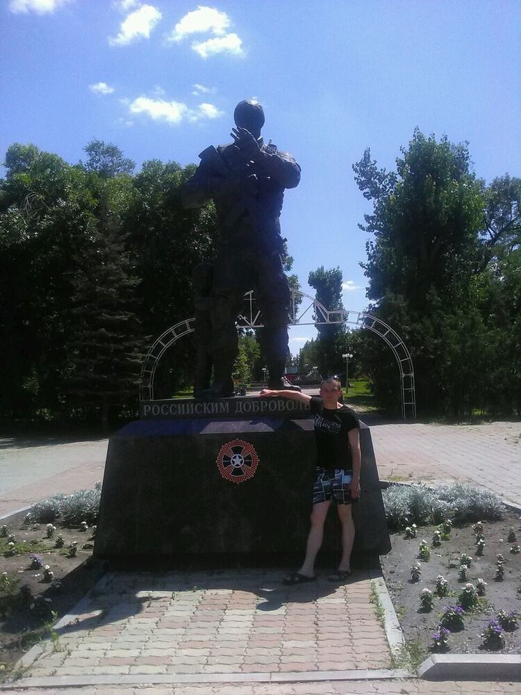  17327487  Viktor, 32 ,    
