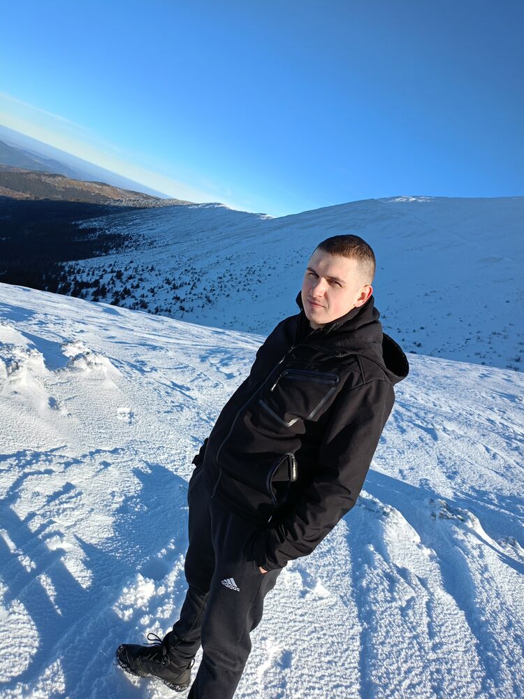  53381847  Artur, 27 ,    