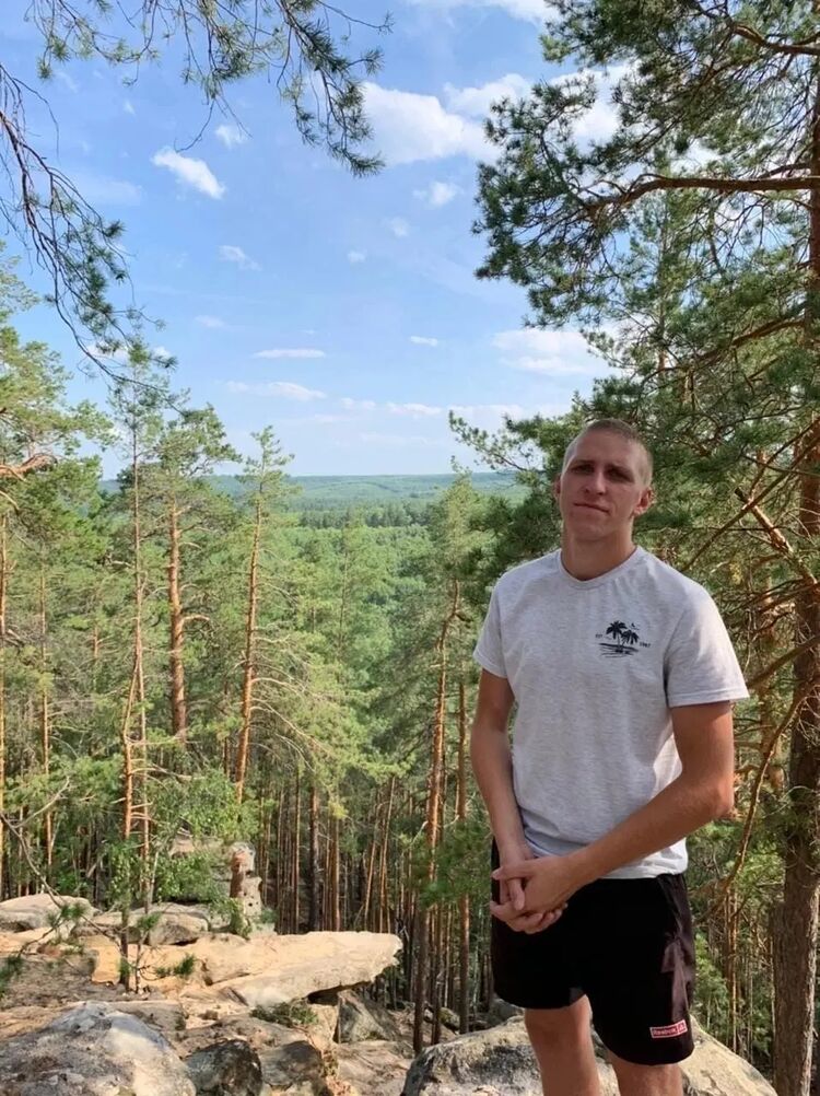  31083457  Denis, 25 ,    