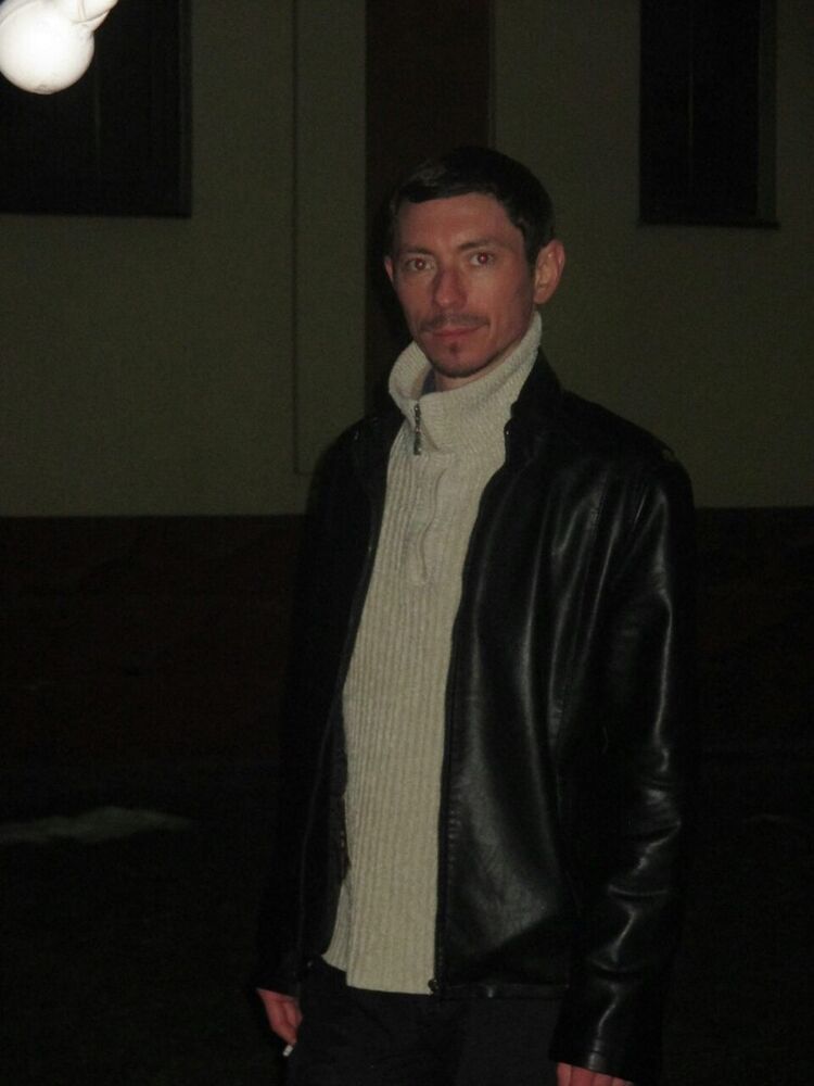  15101557  Artur, 44 ,    --