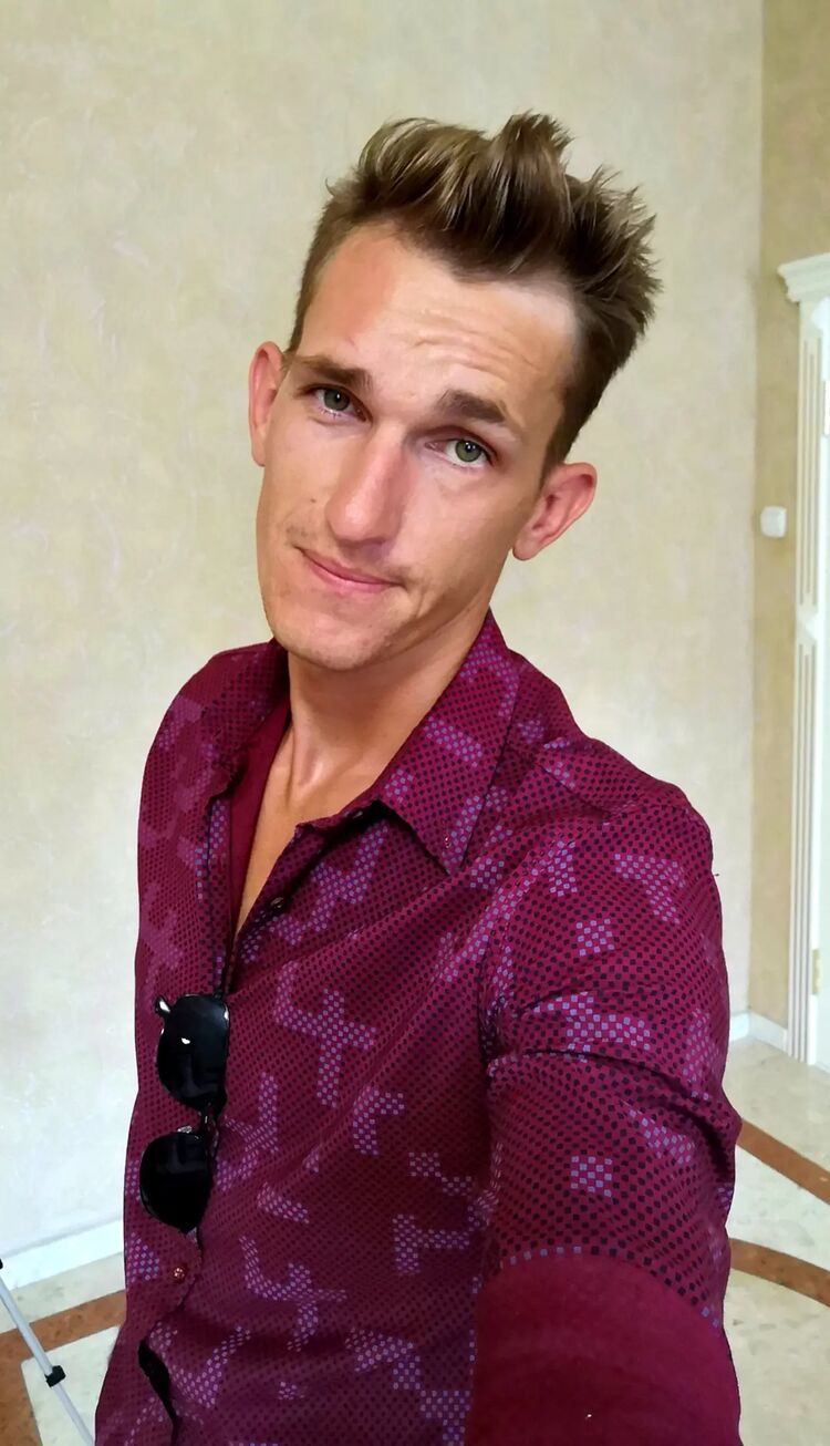  32314477  Daniel, 32 ,    