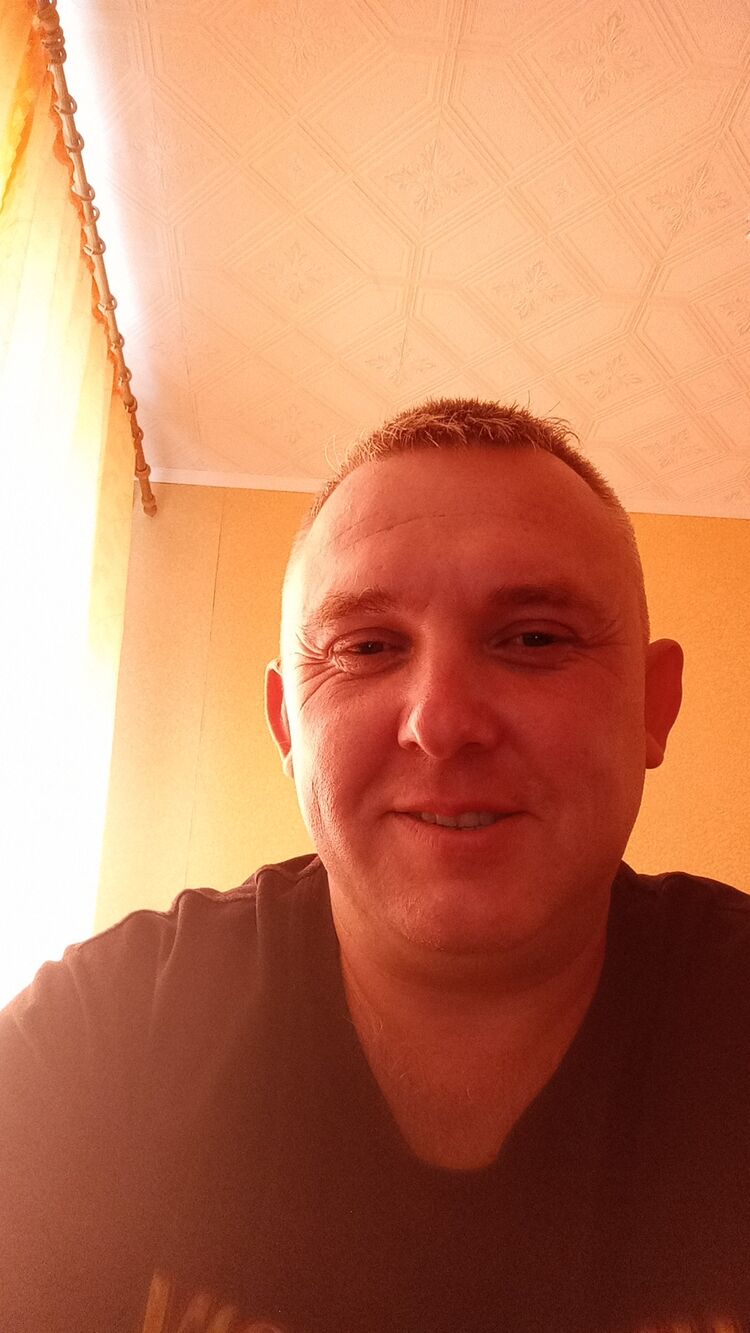  37750587  Aleks, 42 ,    
