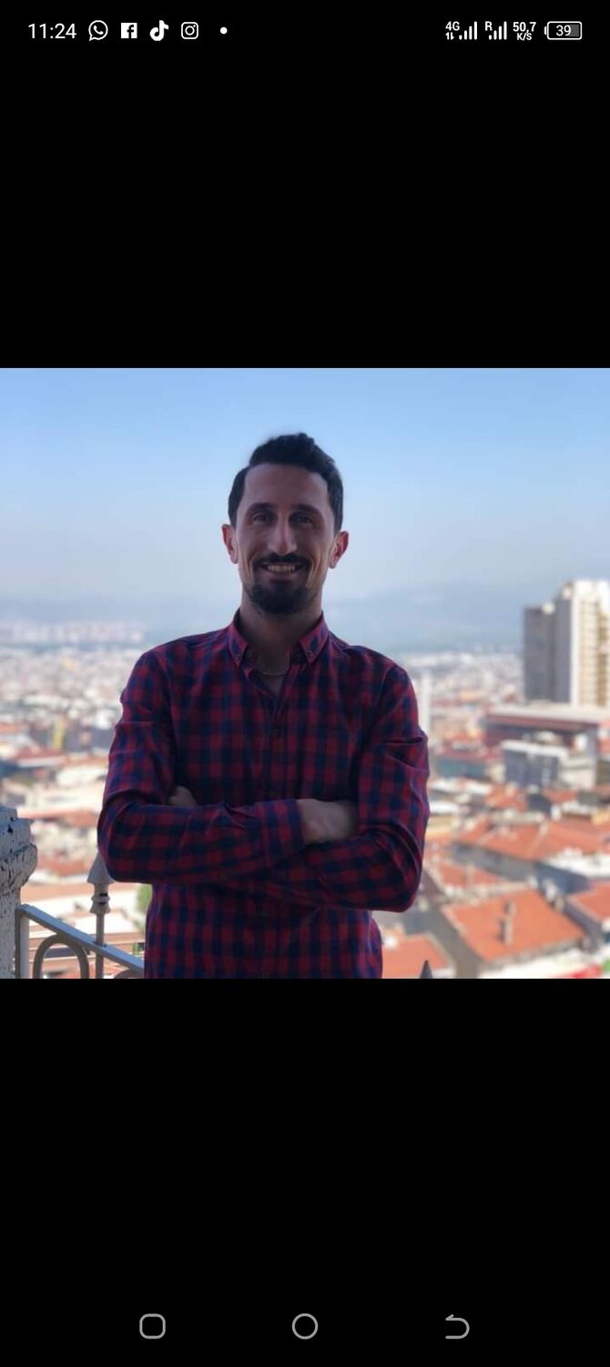  42730987  Nikolas ciks, 36 ,    ?