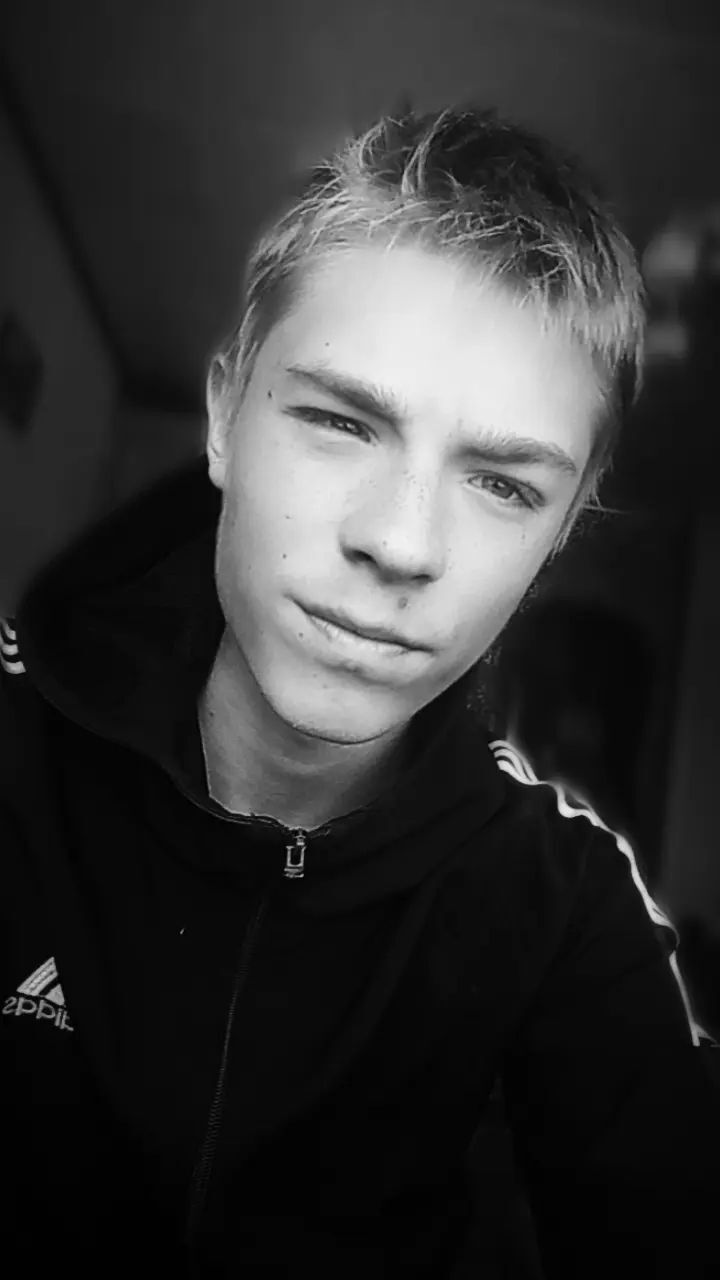  52495117  User, 19 ,    