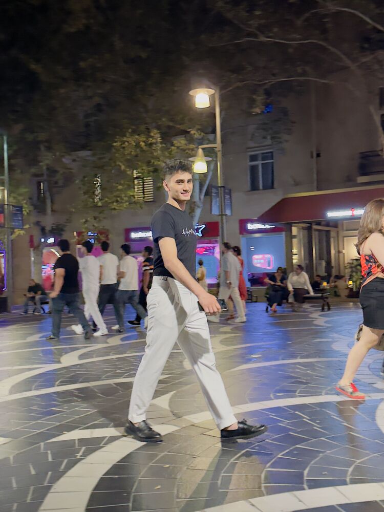  54297827  Rizvan, 22 ,    