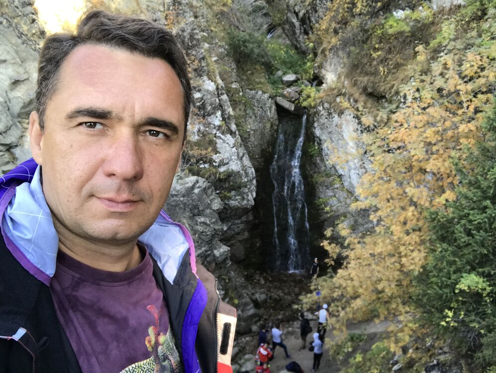  ,   Viktor, 51 ,   ,   