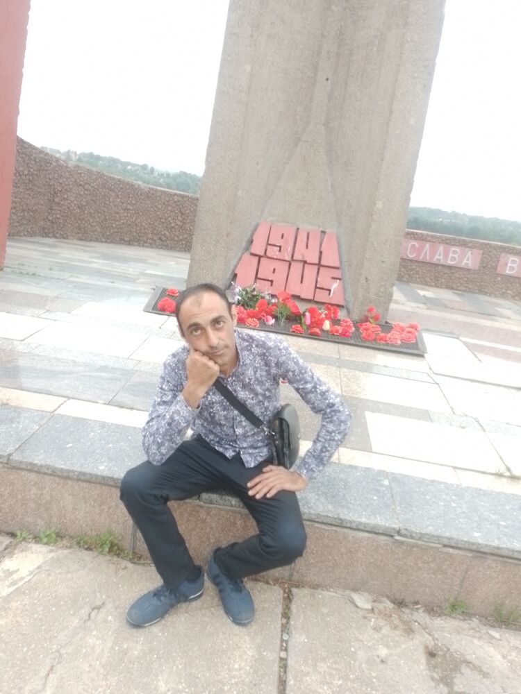  45237717  Hayk, 41 ,    