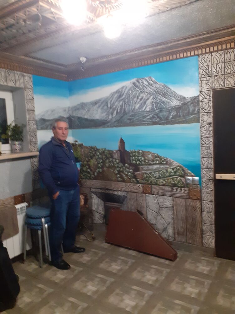  28572857  Gagik, 58 ,    