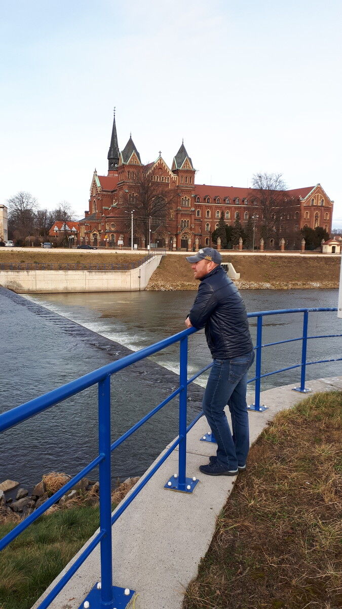  18920027  Aleksandr, 42 ,    